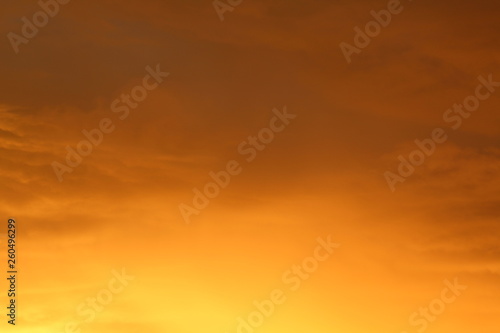 Pôr-do-sol em tons de cor laranja © Fotos GE