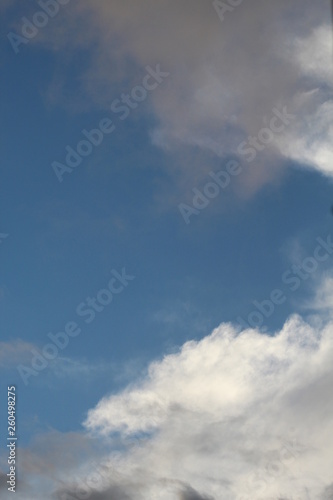 Fototapeta Naklejka Na Ścianę i Meble -  formação de nuvens no céu azul