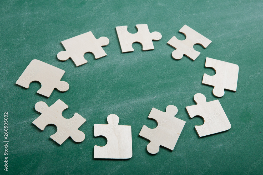 Obraz premium Creative solution for idea - business concept, jigsaw puzzle on the blackboard
