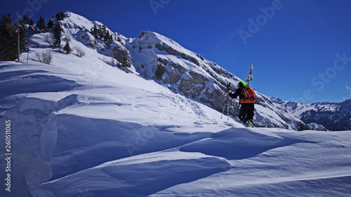 sports dhiver - poudreuse en montagne