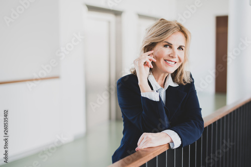 Portrait einer erfolgreichen Geschäftsfrau 