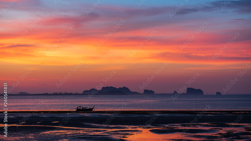 Naklejka premium small boat in the sea with twilight sky in morning at koh mook, Trang province, Thailand