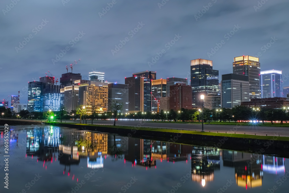 Obraz premium 東京 皇居前広場 夜景