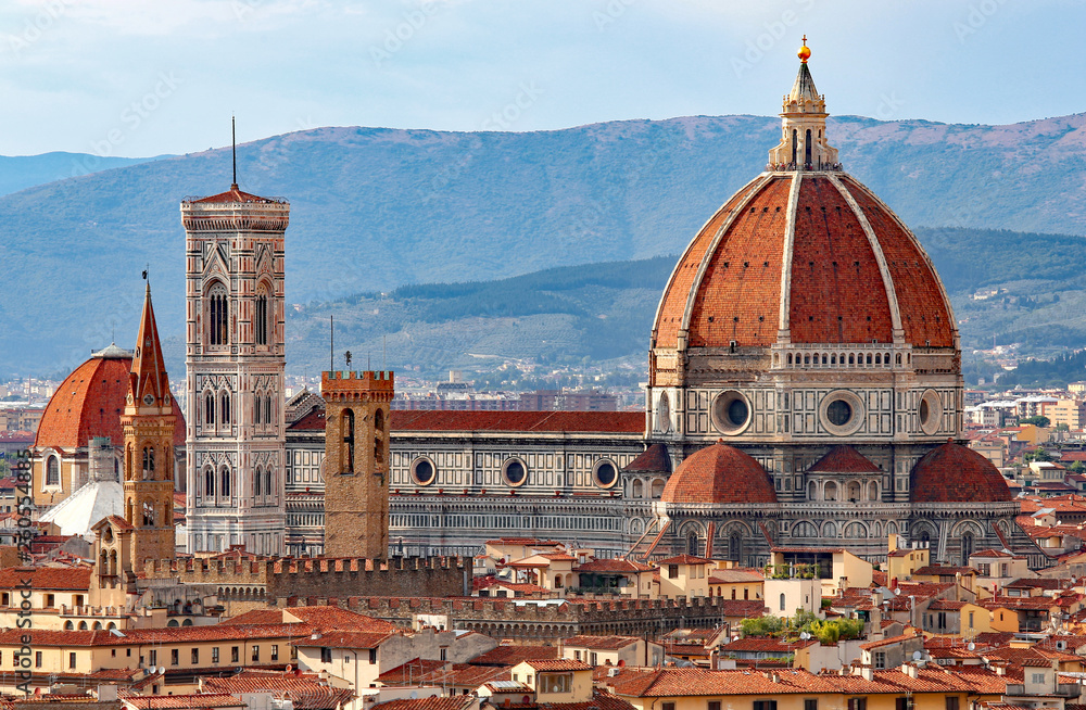 Fototapeta premium FLORENCJA we Włoszech z wielką kopułą katedry