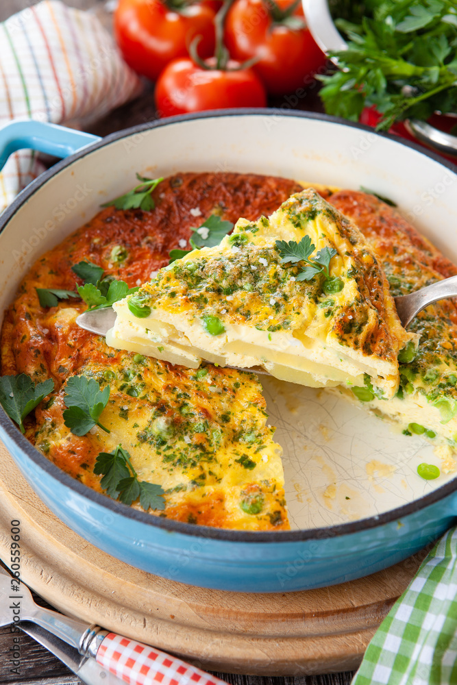 Leckere Frittata mit Erbsen und Kartoffeln Leckere Frittata mit Erbsen und Kartoffeln