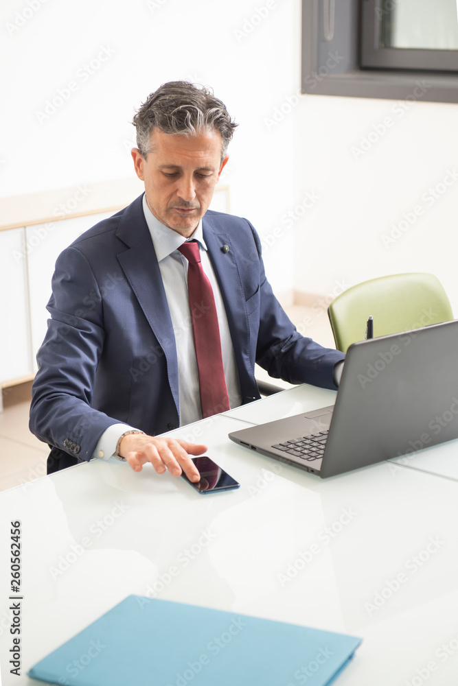 Fototapeta premium business man working inside an office