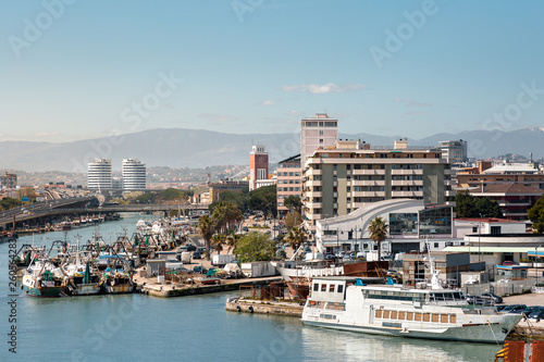 Tableau sur toile View on Pescara city