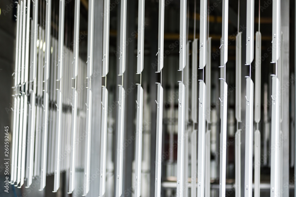 Details on the conveyor before painting. Automatic powder coating and surface preparation line. Details on the conveyor before painting. Automatic powder coating and surface preparation line.