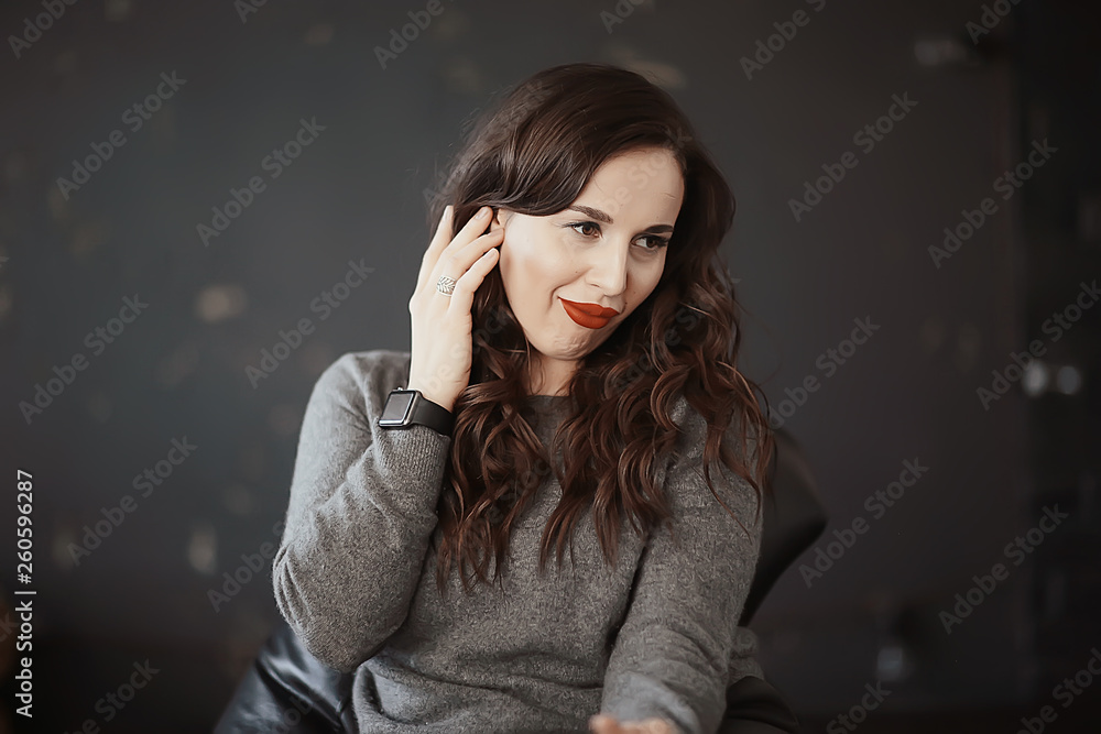 portrait of a glamorous woman / bright red lips, make-up, hairstyle, glamorous style. modern fashion concept portrait of a glamorous woman / bright red lips, make-up, hairstyle, glamorous style. modern fashion concept