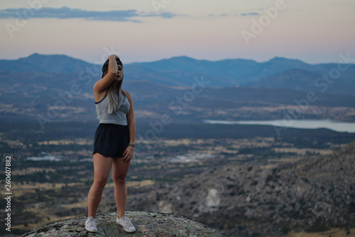 Free girl with the cap back on the mountain © Daniel Herrero