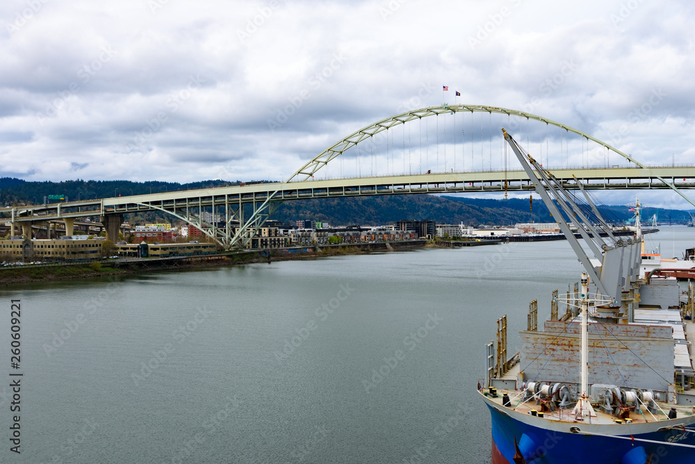 Obraz premium Panorama of Willamette river in Portland, Oregon