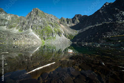 Fototapeta Naklejka Na Ścianę i Meble -  Lake in the mountains of the Eastern Sayan