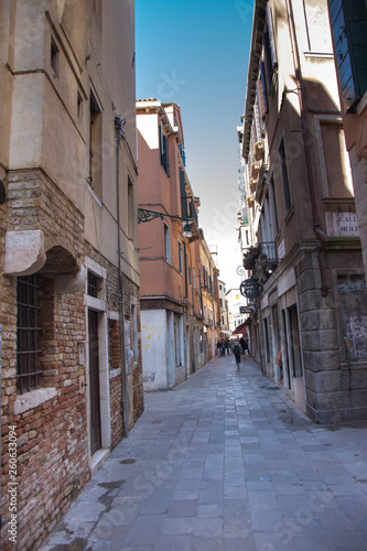 Fototapeta Naklejka Na Ścianę i Meble -  Italia,Venezia, calle del forno ,2019,street, narrow passage