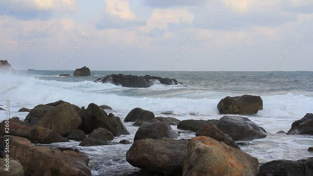 日本海の荒波 青空 秋田県 男鹿半島 日本海の荒波 青空 秋田県 男鹿半島