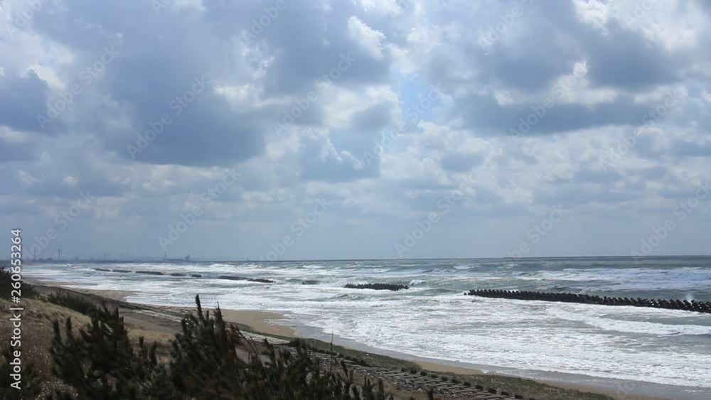 荒れる海の波 日本海 秋田県 海岸 荒れる海の波 日本海 秋田県 海岸
