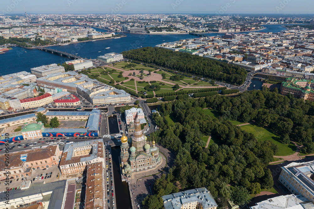 Obraz premium St. Petersburg from a height. Palace District. Cathedral of the Resurrection of Christ (Savior on Blood), Mikhailovsky Garden, Field of Mars, Summer Garden, Neva River. Aerial