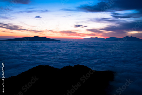 津別峠より雲海と朝焼けを望む © top10top