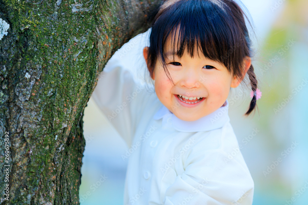 小さな女の子 屋外ポートレート