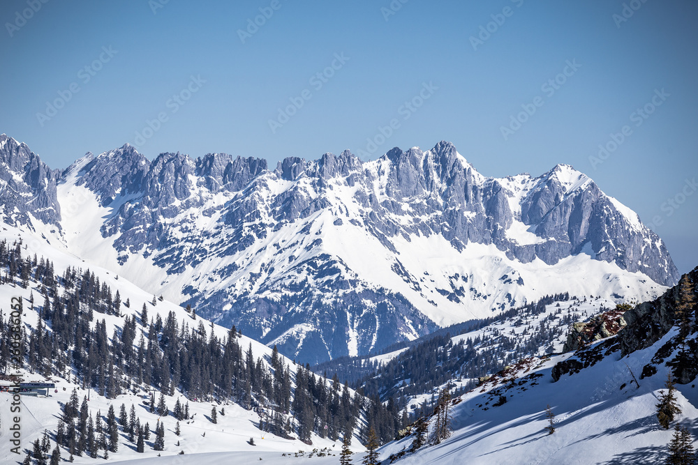 Ausblick auf die Berge Wilder Kaiser im Winter