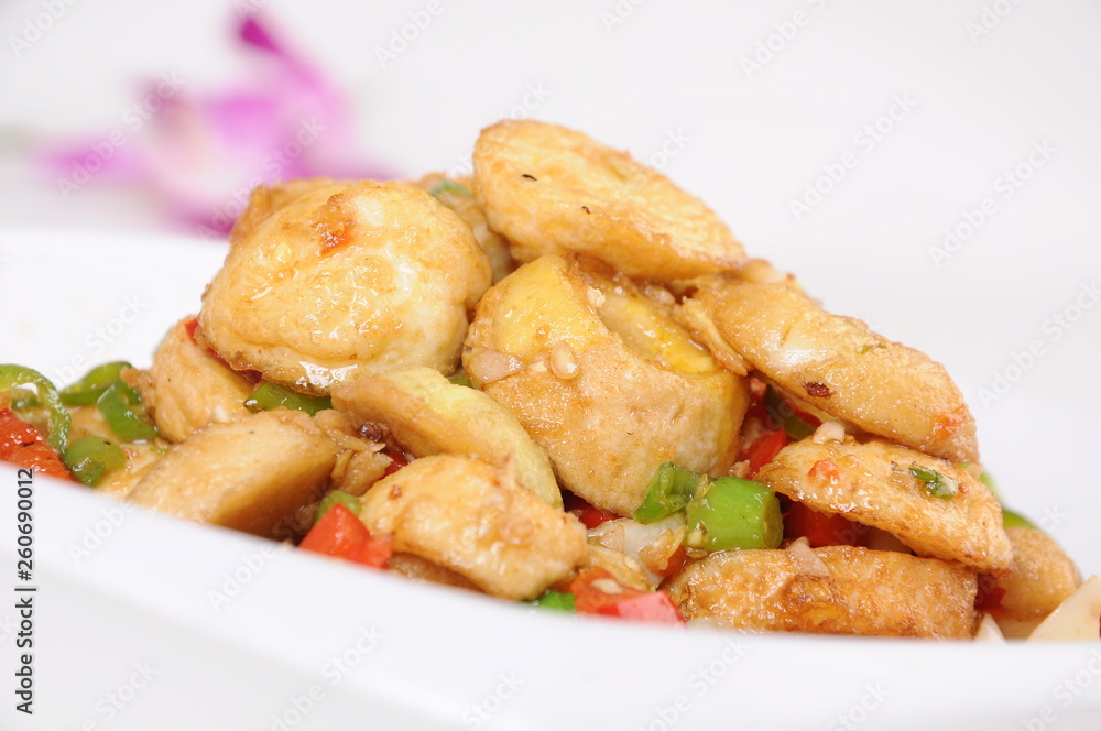 Fototapeta premium fried chicken with vegetables