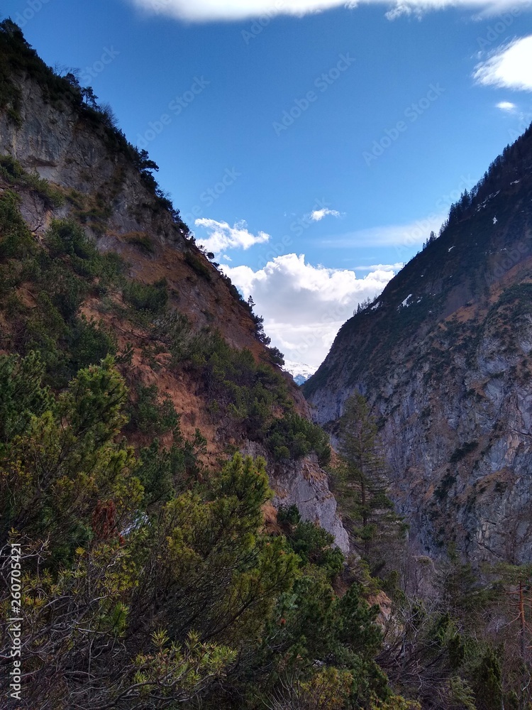 Atemberaubender Blick durch Bergtal