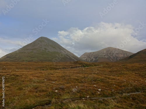 Aussicht auf die Cuillins Berge auf dem Sgurr na Stri Trailhead in der Nähe von Sligachan auf der Isle of skye 