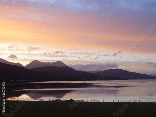 Sonnenuntergang über dem Loch Ainort am 24.09.2017 auf der Isle of skye in Schottland