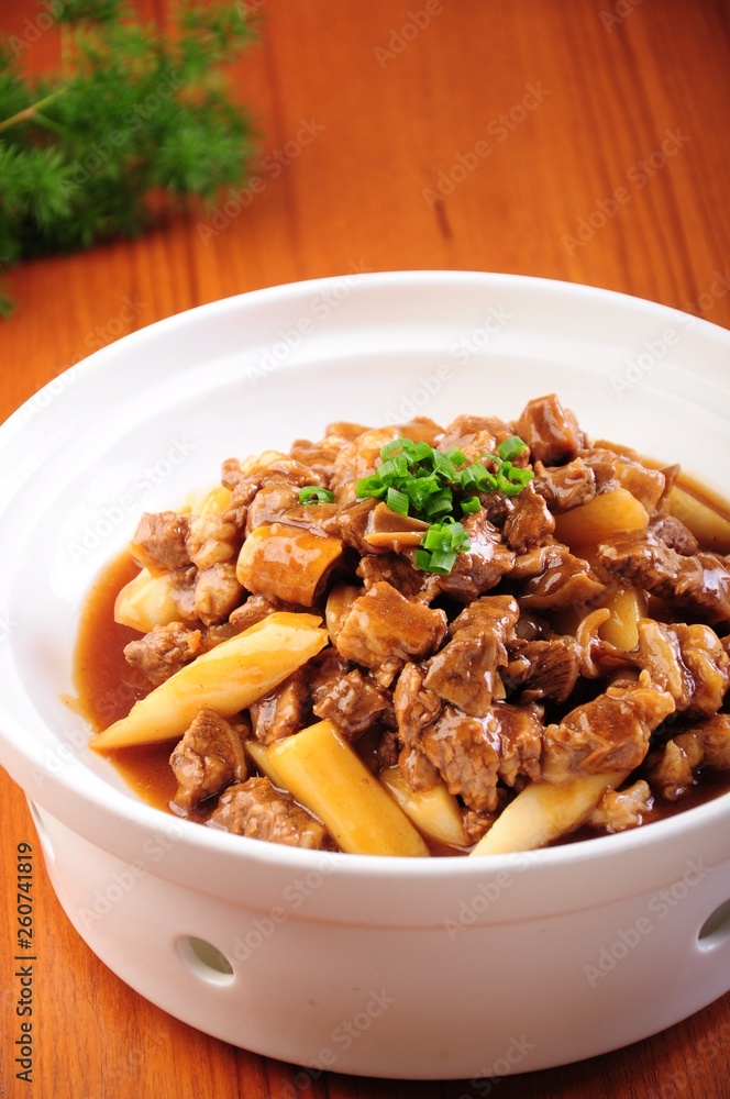 beef stew with mushrooms and vegetables beef stew with mushrooms and vegetables