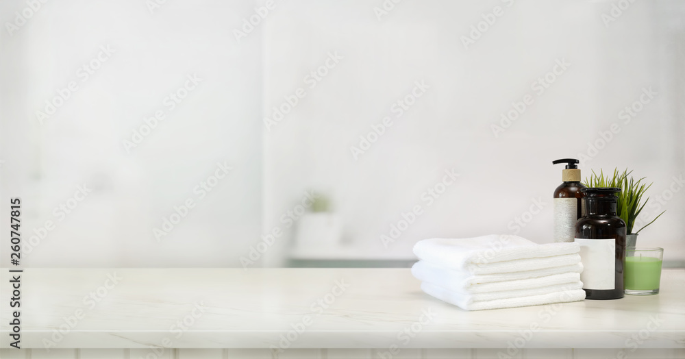 Towels and spa accessory on marble top table - obrazy, fototapety, plakaty 
