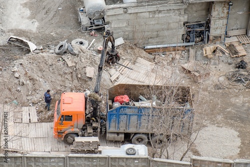 Fotografie Construction site debris removal