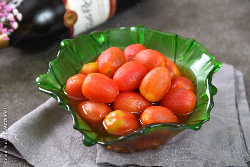 tomatoes in a bowl tomatoes in a bowl