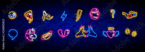 Fototapeta Zestaw ikon pop-artu. Pop-artu neon. Jasny szyld, lekki baner. Neon na białym tle ikona, godło. Serce, diament, pizza, uśmiech, ręka, lody, gwiazda, pączki i jednorożec wektor neon ikona