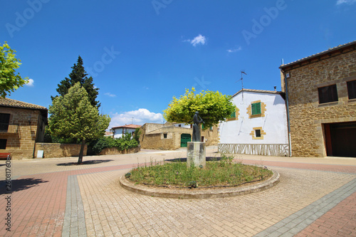 Plaza en Barásoain, Navarra, España