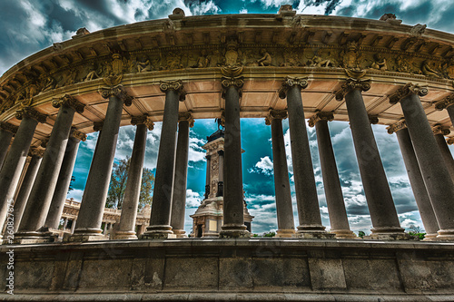 COLUMNS RETIRO MADRID ROMANICO CLASICO