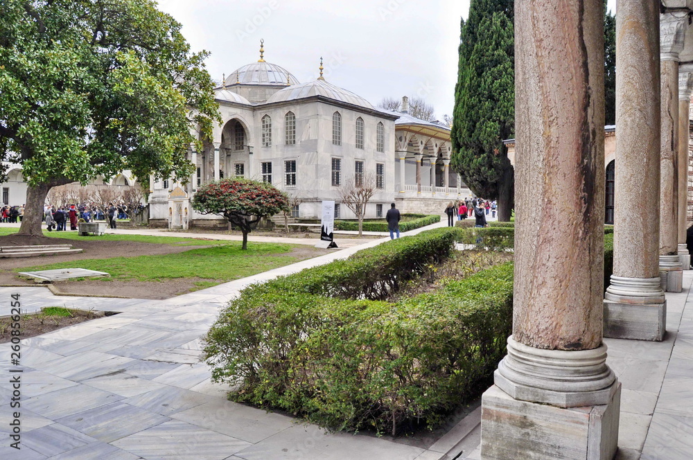 Fototapeta premium Garden of Topkapi palace in Istanbul, Turkey