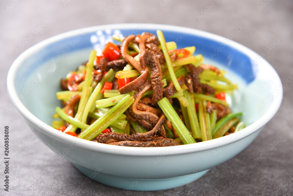 noodles with beef and vegetables