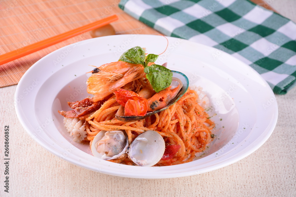 pasta with shrimps and tomato sauce