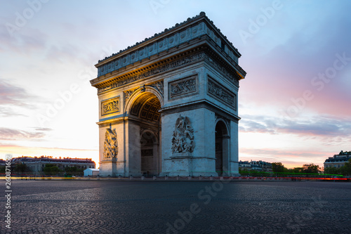 Paris street during sunrise with the Arc de Triomphe in Paris, France. © ake1150