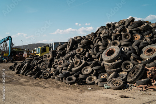 Fotografía Pile of old used tires car wheels recycle industry