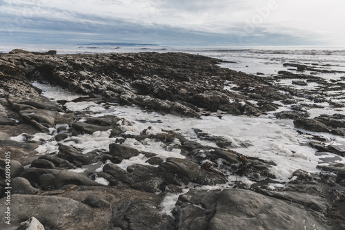 Wallpaper Mural rocks in the sea Torontodigital.ca