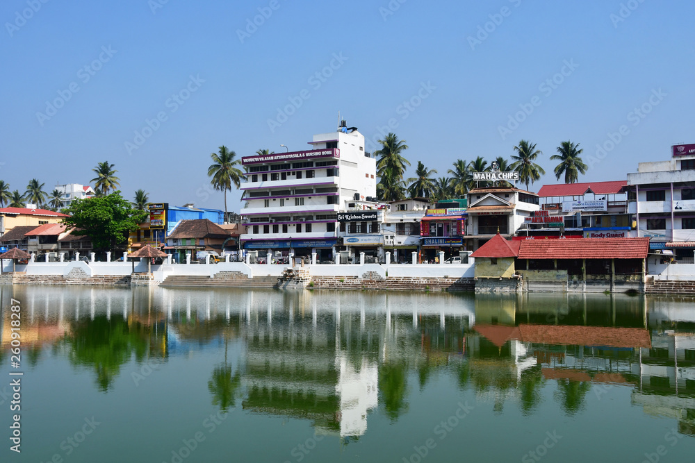  Pond for ablutions in front of the Vishnu temple, Padmanabhaswamy temple (Sri Padmanabhaswamy temple), Trivandrum, Kerala, India