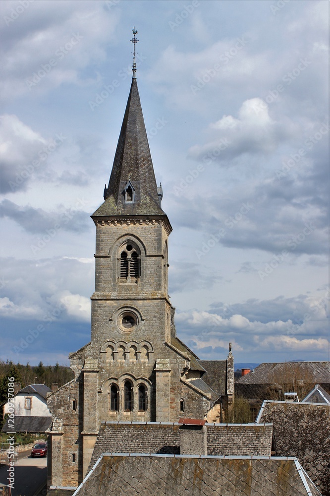 Eglise de Salon-la-Tour (Corrèze)