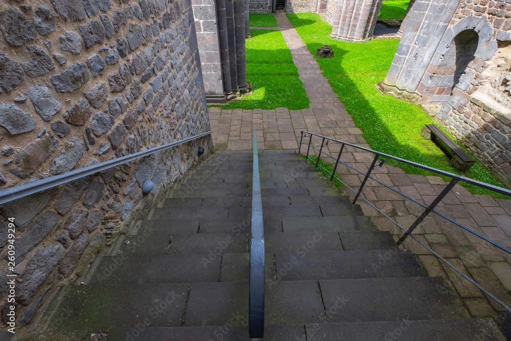 Obraz premium Treppe in der Klosterruine in Arnsburg