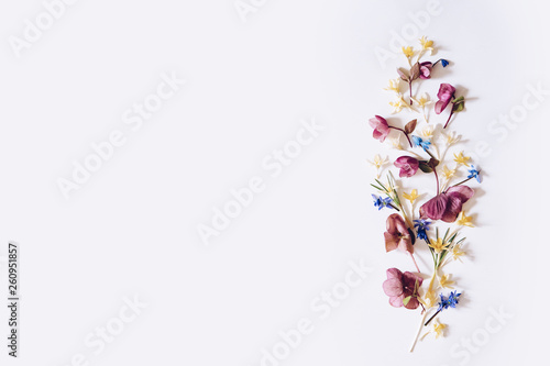 Fototapeta Naklejka Na Ścianę i Meble -  arrangement of spring flowers