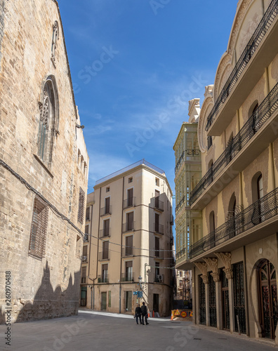 Fototapeta Naklejka Na Ścianę i Meble -  Turismo en la ciudad de Tortosa - Tarragona