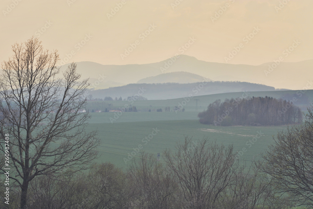 Fototapeta premium Ausblick ins Gebirge vom Schönbrunner Berg (Großer Berg)