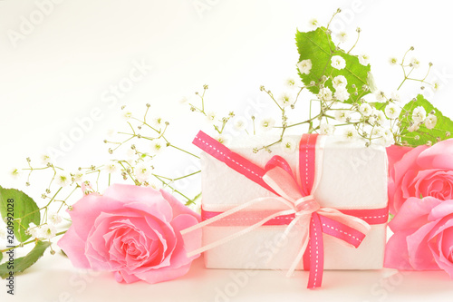 Pink roses with gift box