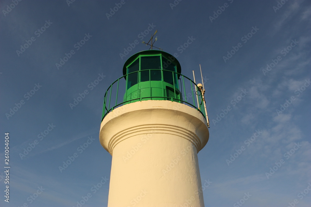Le phare vert des sables-d'Olonne au petit matin