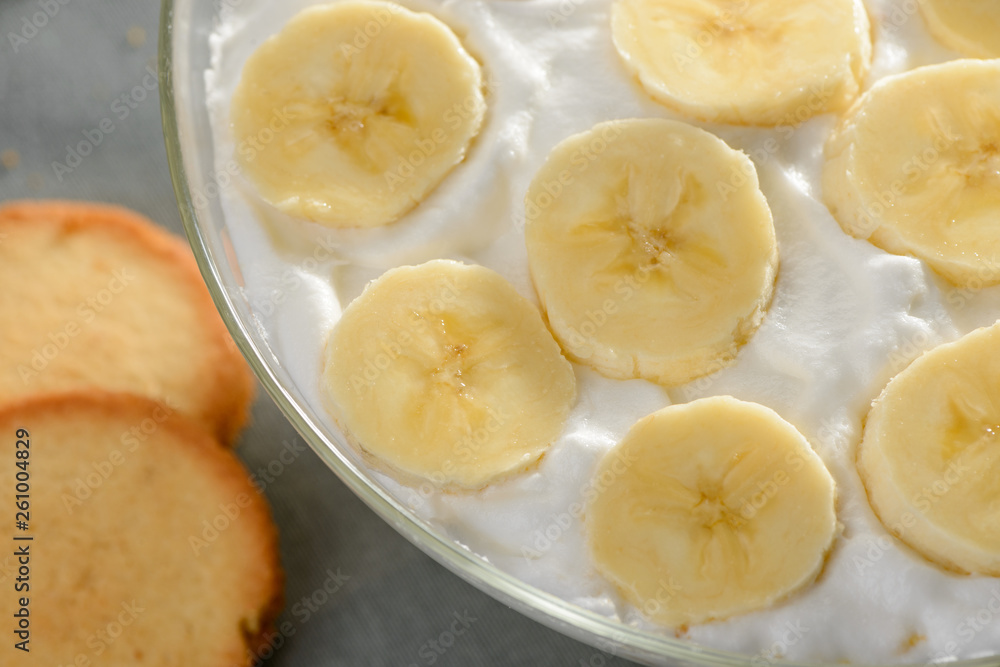 Whipped cream with banana, cookies Whipped cream with banana, cookies