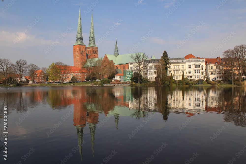 Blick über den Mühlenteich zum Lübecker Dom